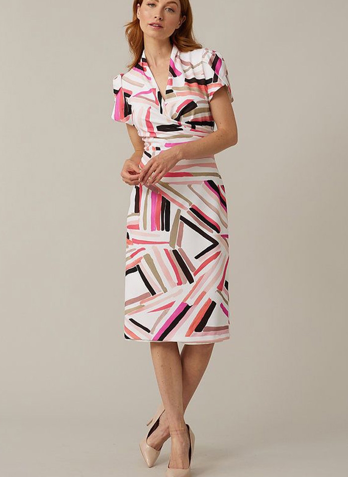 Joseph Ribkoff. Biała sukienka w kolorowy wzór.