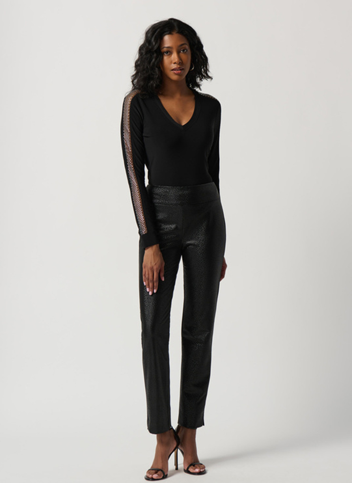 Joseph Ribkoff, Czarna bluzka z ozdobnym panelem na rękawie.