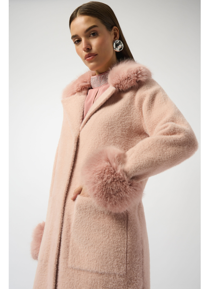 Joseph Ribkoff 243923 Różowy, dzianinowy płaszcz z futrzanym wykończeniem