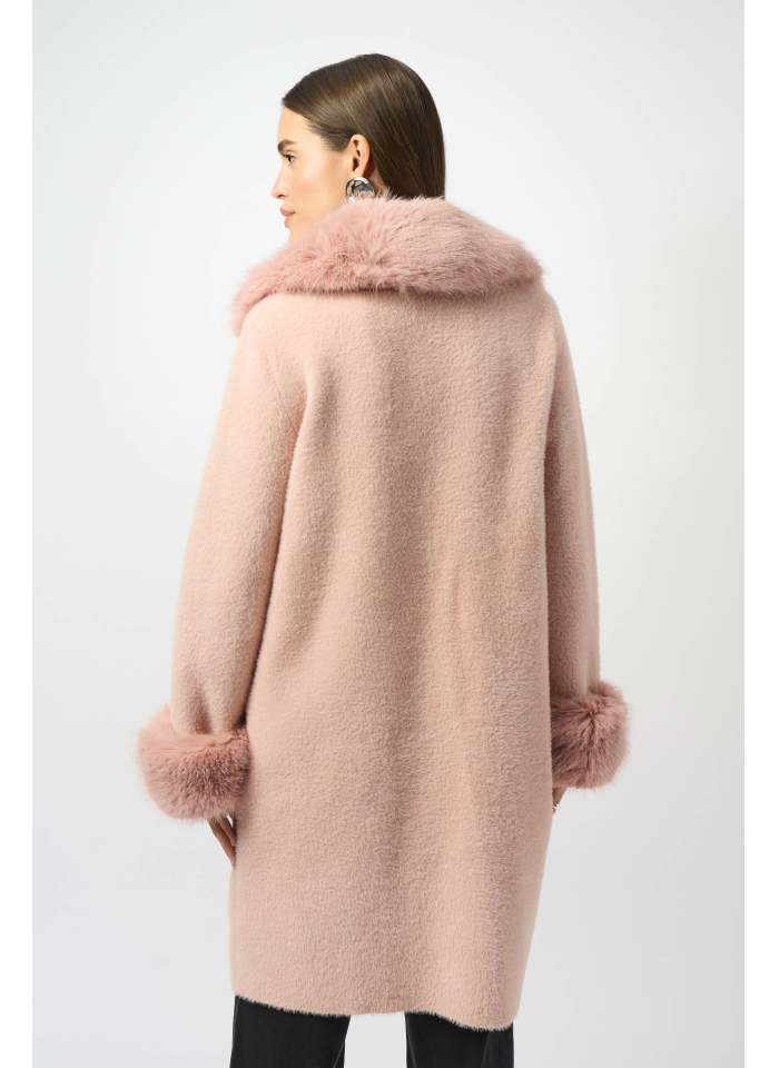 Joseph Ribkoff 243923 Różowy, dzianinowy płaszcz z futrzanym wykończeniem