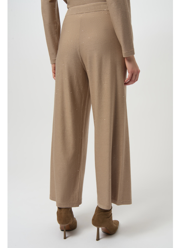 Joseph Ribkoff 244922 Beżowe, dzianinowe spodnie zdobione cekinami