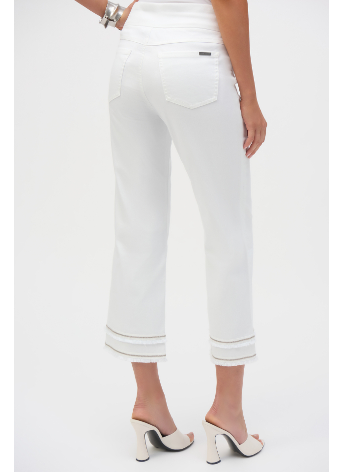 Joseph Ribkoff 252913 Białe spodnie jeans z postrzępioną nogawką zdobioną cekinami