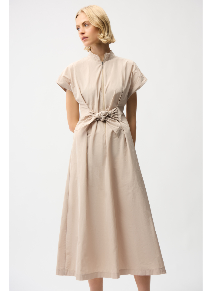 Joseph Ribkoff 261177 Beżowa sukienka z wiązaniem w talii.
