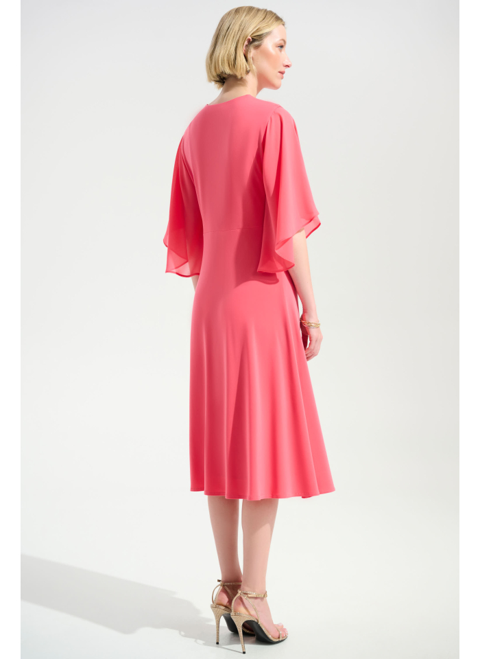 Joseph Ribkoff 261710 Koktajlowa sukienka w koralowym kolorze.