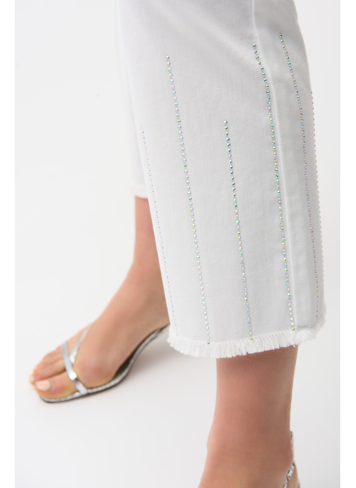 Joseph Ribkoff 261974 Białe spodnie długości 3/4 zdobione dżetami