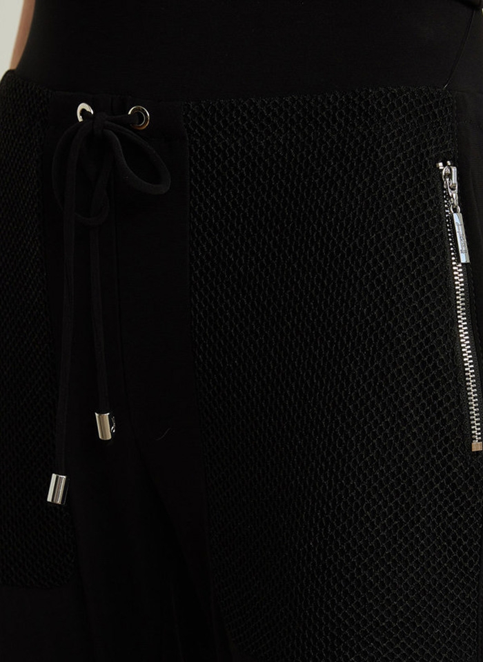 Joseph Ribkoff 213653 Czarne spodnie w sportowym stylu z ozdobną siateczką