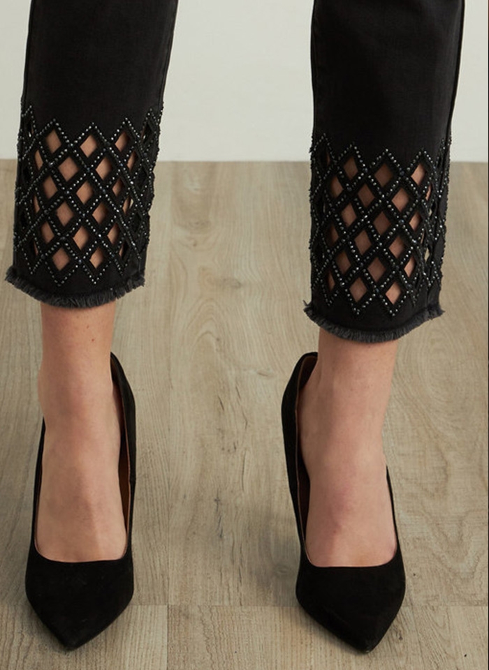 Joseph Ribkoff, Dżinsowe spodnie z ażurowym wykończeniem nogawki.