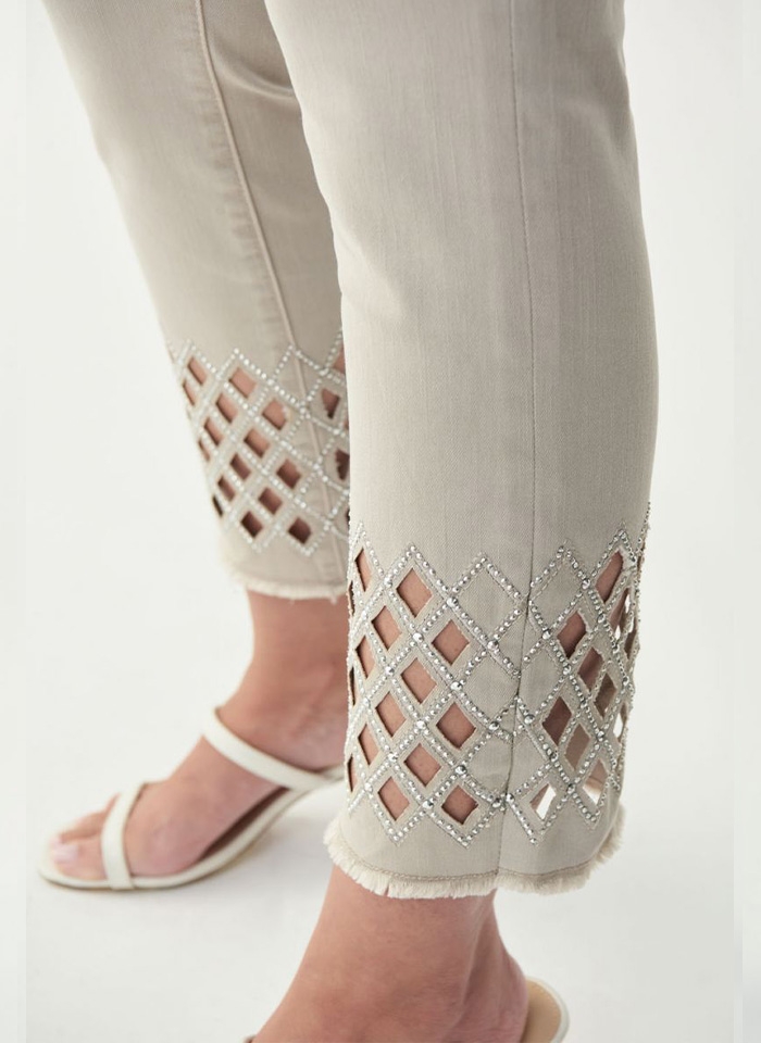 Joseph Ribkoff. Spodnie dżinsowe z ozdobną nogawka.