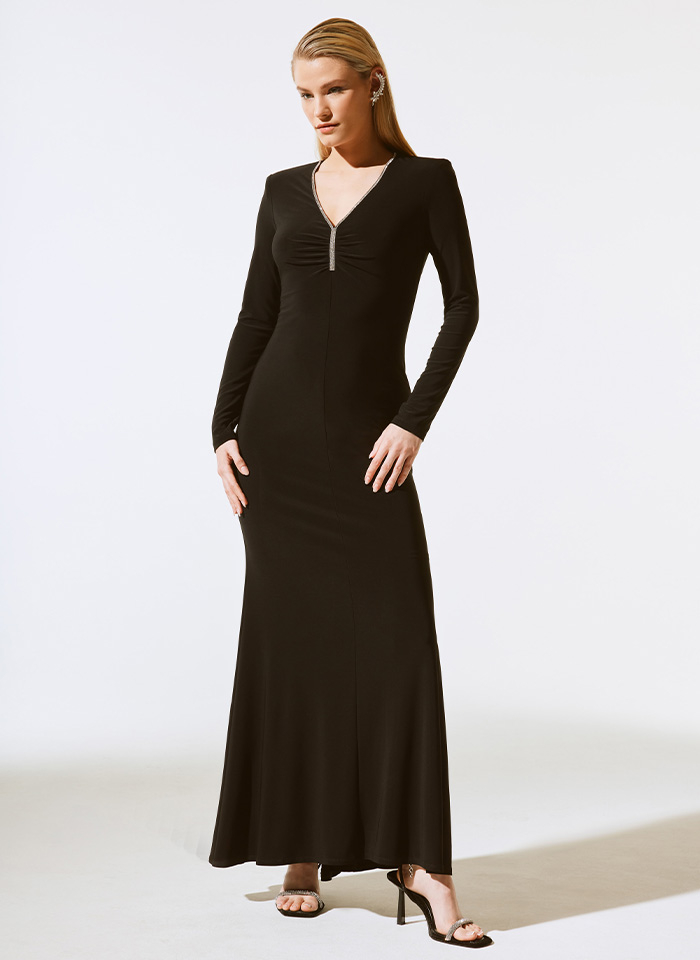 Joseph Ribkoff 243706 Wieczorowa suknia ze srebrnym zdobieniem w dekolcie. 2 kolory