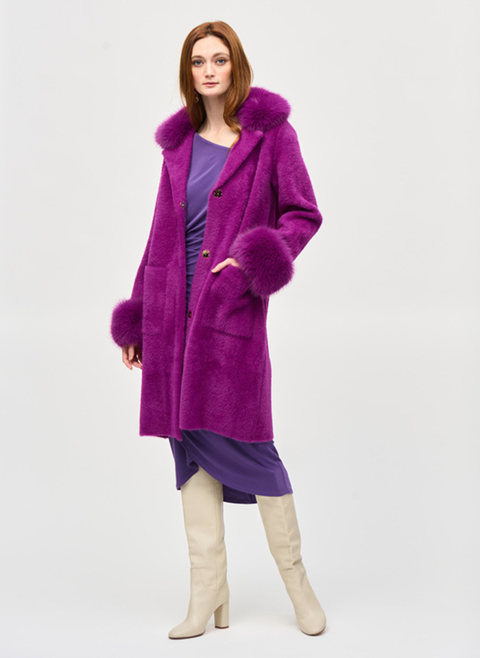 Joseph Ribkoff 243923 Dzianinowy płaszcz z futrzanym wykończeniem 3 kolory fiolet, czarny, beż.