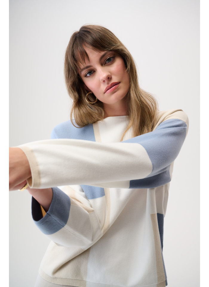 Joseph Ribkoff 261998 Pudełkowy sweter w błękitno-beżowe wzory