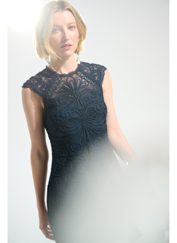 Joseph Ribkoff 261740 granatowa sukienka zdobiona gipiurą