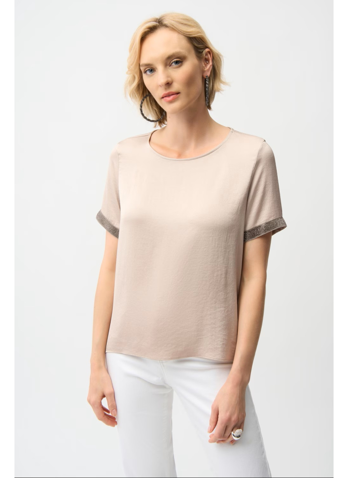 Joseph Ribkoff 261116 Satynowa bluzka z ozdobnym wykończeniem na rękawku