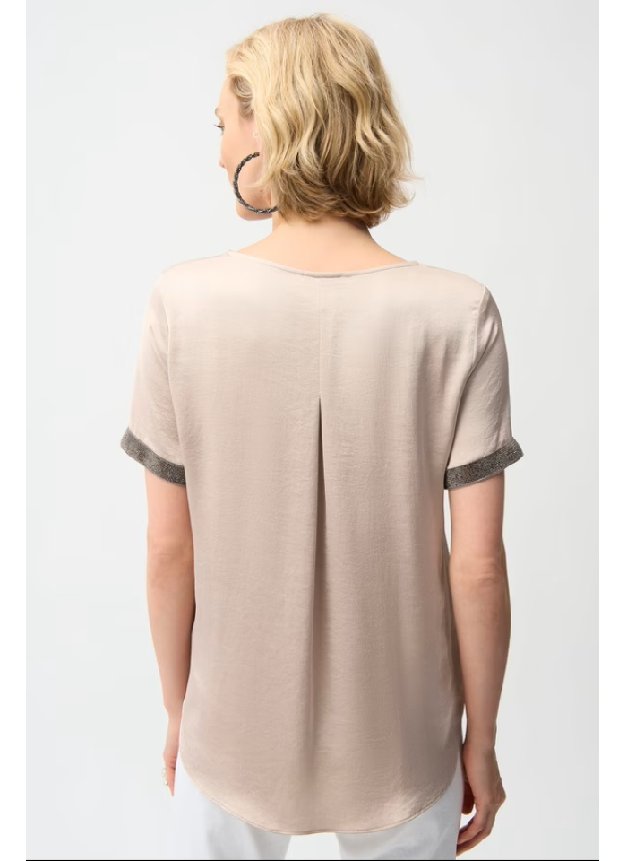 Joseph Ribkoff 261116 Satynowa bluzka z ozdobnym wykończeniem na rękawku