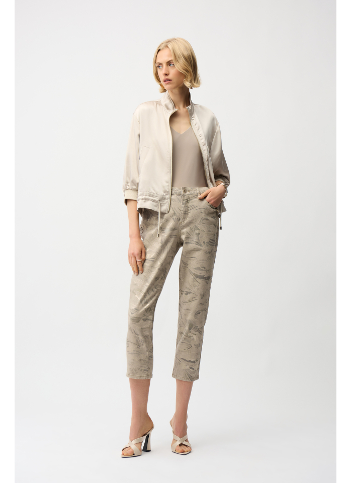 Joseph Ribkoff 261959 Beżowe spodnie 7/8 zdobione metalizowanym wzorem