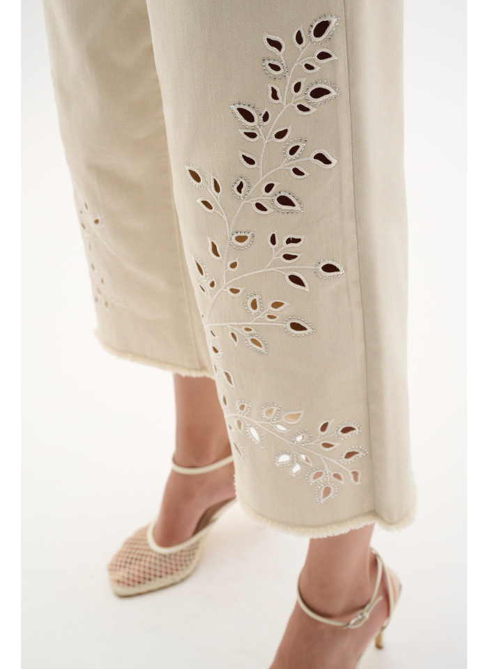 Joseph Ribkoff 262935 kuloty subtelnie zdobione haftem i dżetami