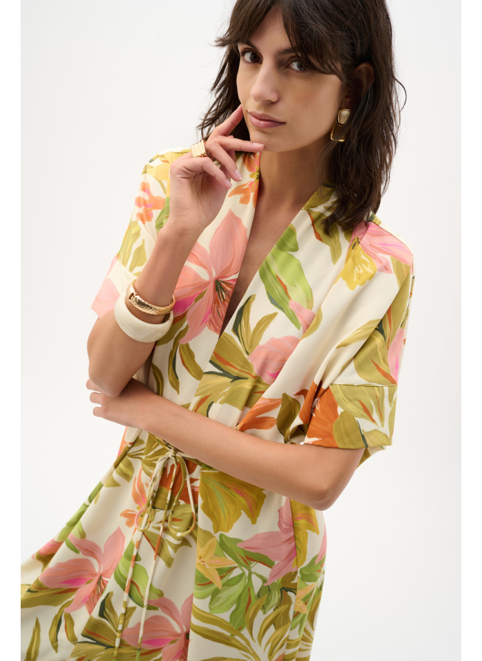 Joseph Ribkoff 262177 Letnia sukienka w kwiaty wiązana w tali.