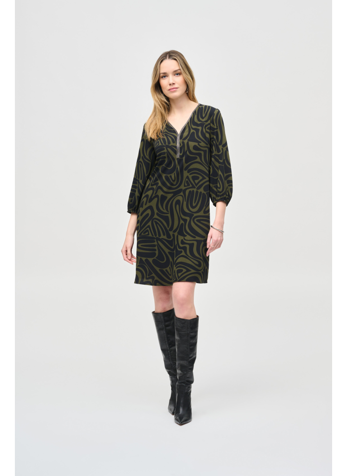 Joseph Ribkoff 243154 sukienka z rękawem 3/4 ze zdobionym dekoltem