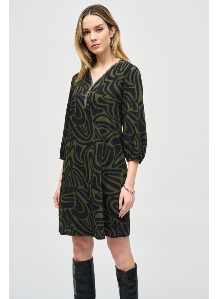 Joseph Ribkoff 243154 sukienka z rękawem 3/4 ze zdobionym dekoltem