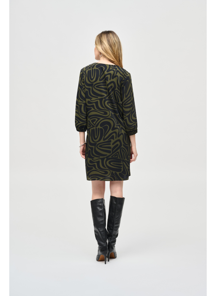 Joseph Ribkoff 243154 sukienka z rękawem 3/4 ze zdobionym dekoltem