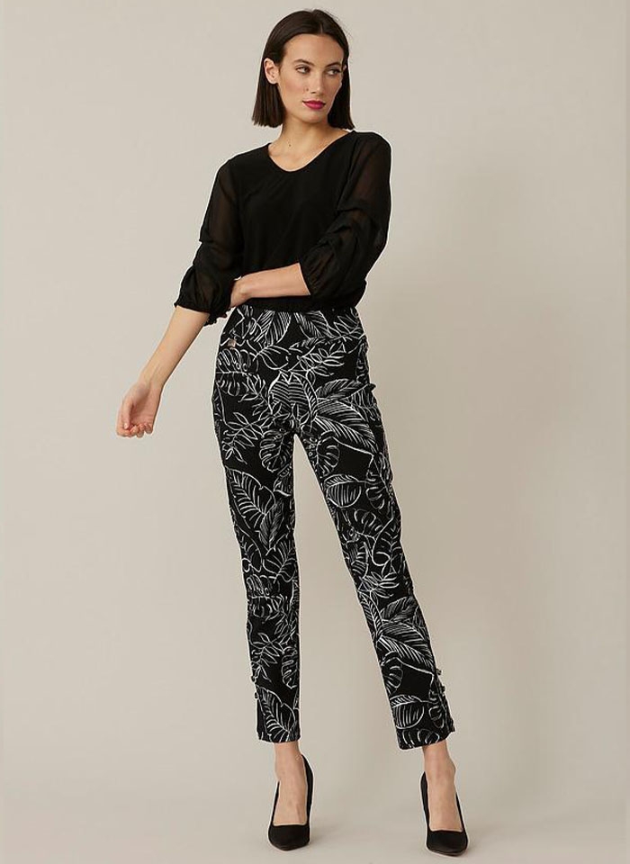 Joseph Ribkoff, Letnie spodnie w biały roślinny print.
