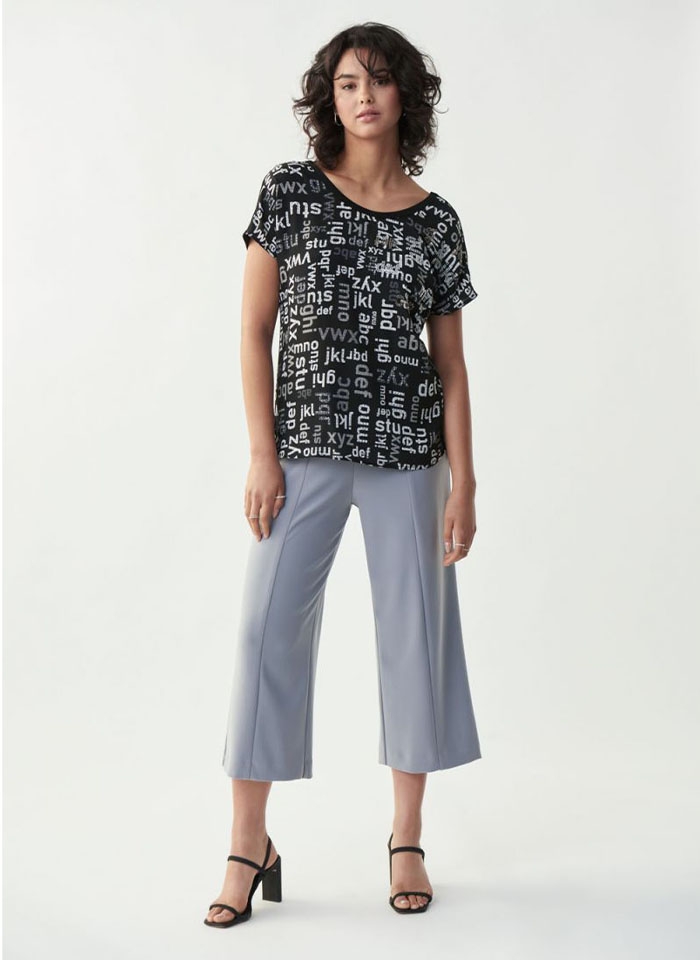 Joseph Ribkoff, Czarna bluzka z graficznym wzorem.