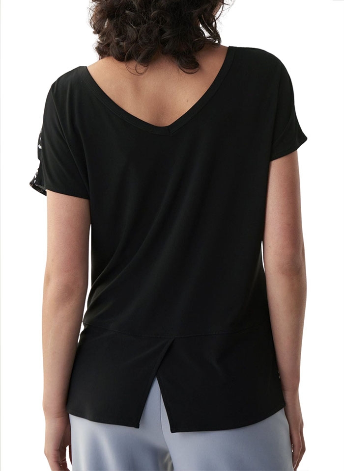 Joseph Ribkoff, Czarna bluzka z graficznym wzorem.