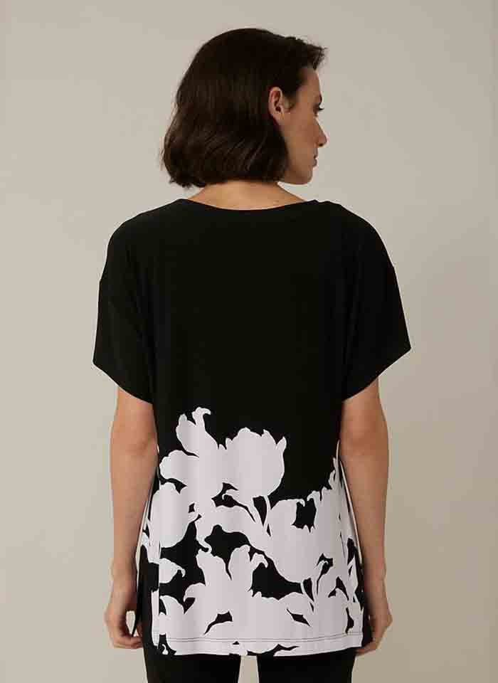 Joseph Ribkoff, Czarna bluzka z białym kwiecistym wzorem.