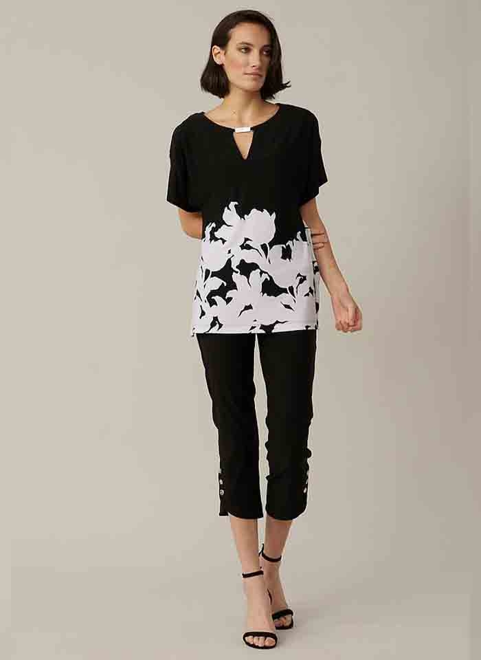 Joseph Ribkoff, Czarna bluzka z białym kwiecistym wzorem.