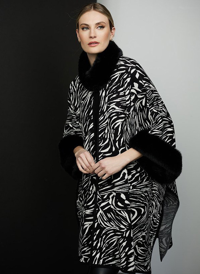 Joseph Ribkoff, Dzianinowe ponczo z futrzanym wykończeniem.