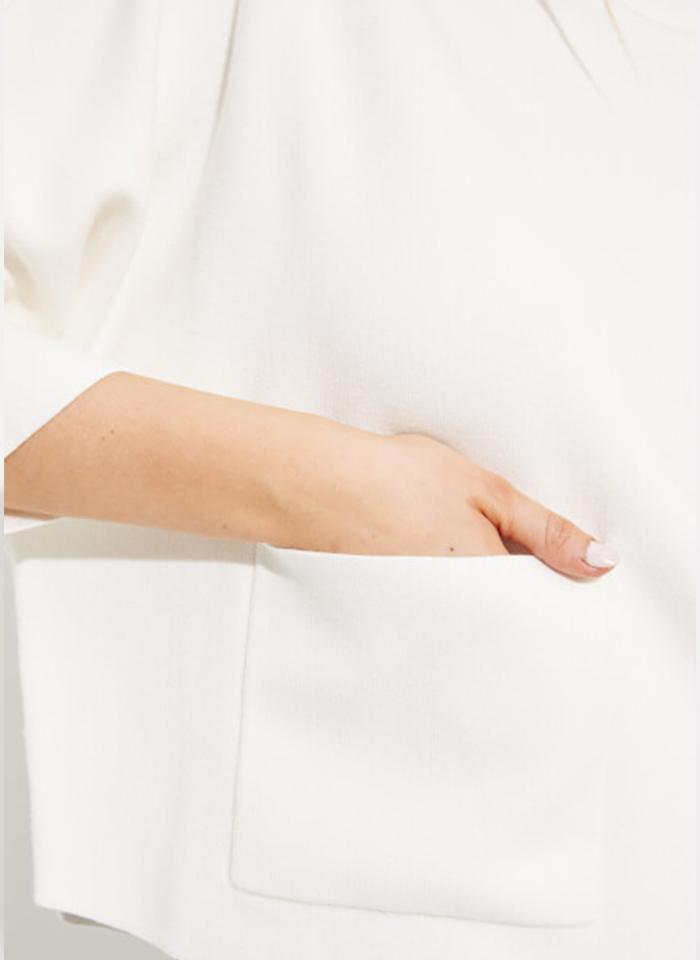 Joseph Ribkoff, Biały sweter o pudełkowym fasonie z kieszonka