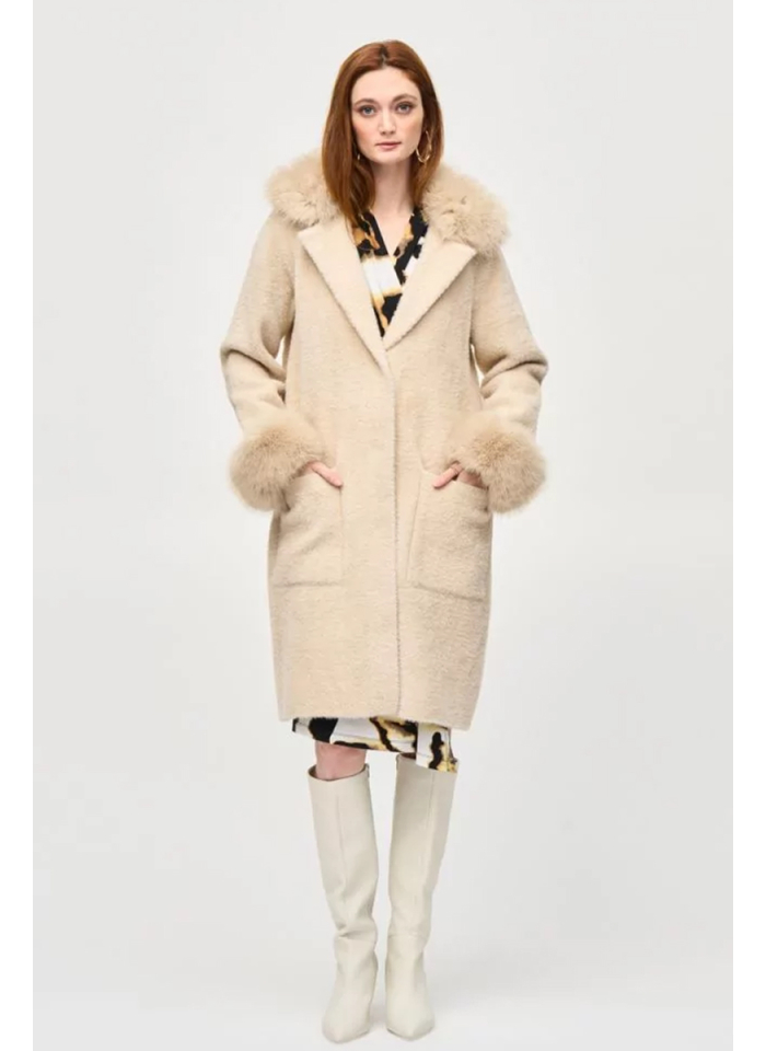 Joseph Ribkoff 243923 Dzianinowy płaszcz z futrzanym wykończeniem 3 kolory fiolet, czarny, beż.